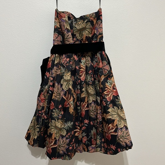 Cara Cara Strapless Bubble Veronica Mini Dress in Multi Jacobean Black - 4 - Picture 4 of 7